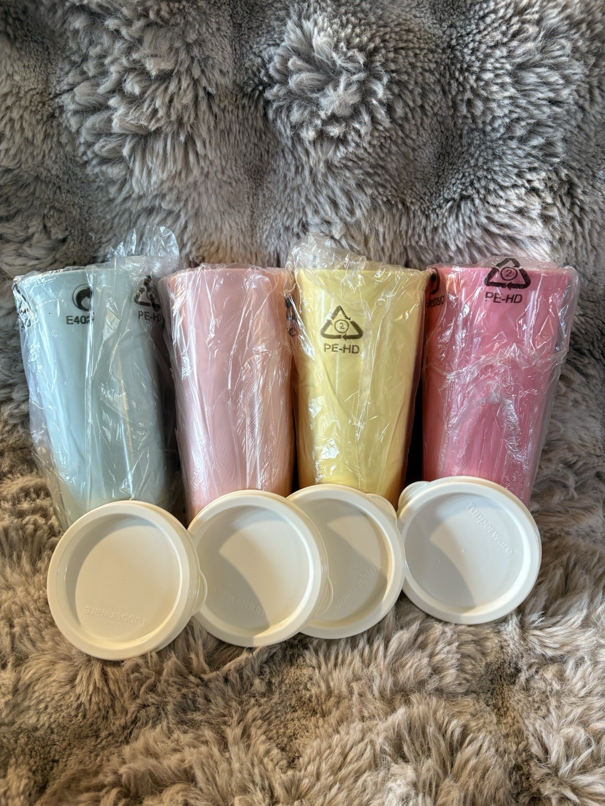 Tupperware 9 oz Cups With Lids Set of 4 Pastel New in Package